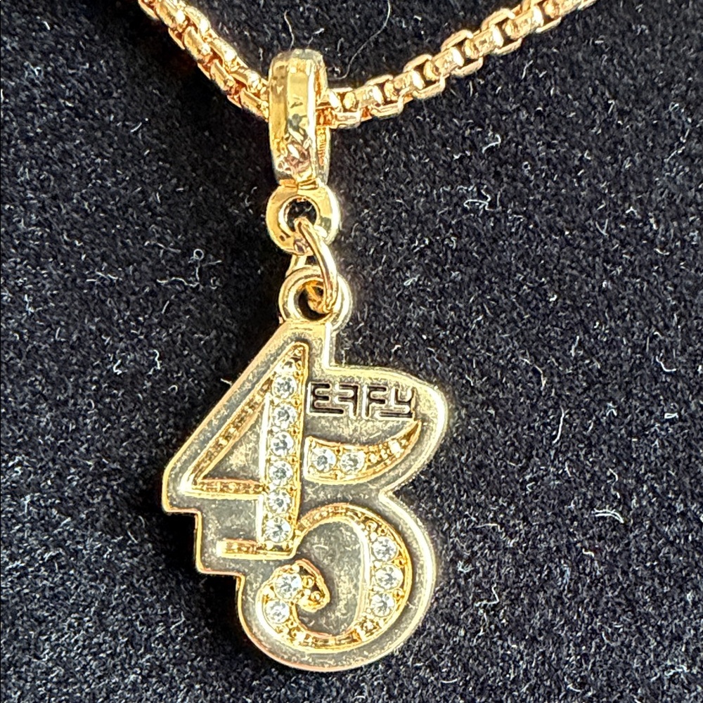 Elegant Effy 24” Gold Charm Necklace with 12 gold pendant charms. New in box. - Picture 9 of 16